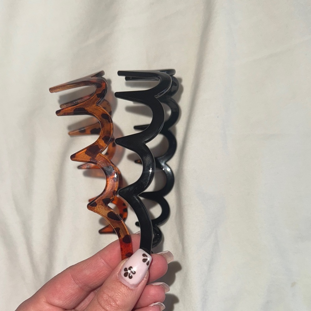 Tortoise and Black Hair Claw Clips